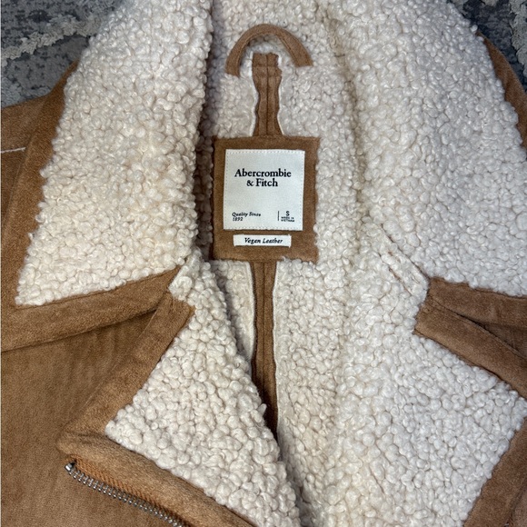 Abercrombie & Fitch Vegan Suede Shearling Coat - Picture 9 of 10